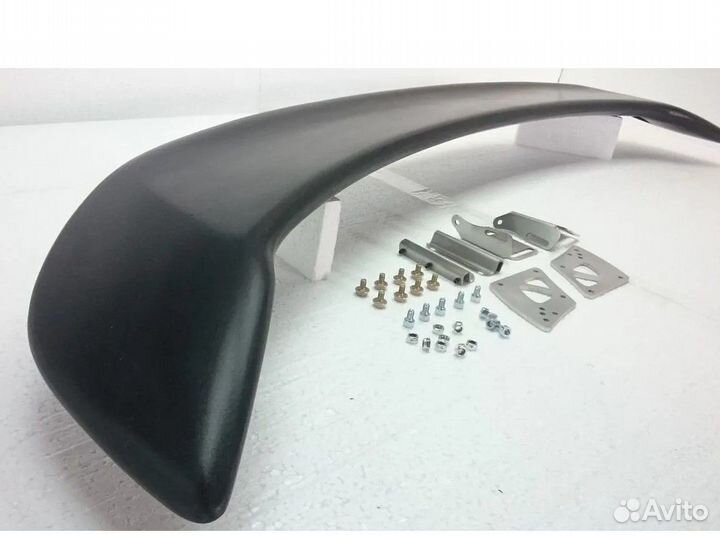 Спойлер универсальный на седан без сверления