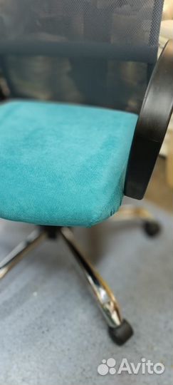 Офисное компьютерное кресло