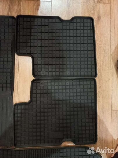 Автомобильные резиновые коврики