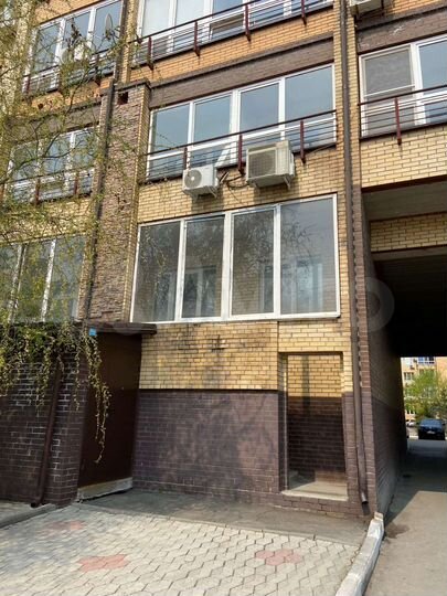 4-к. квартира, 135 м², 1/6 эт.