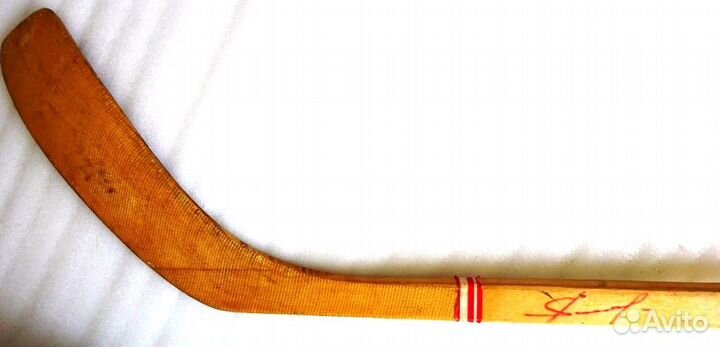 Хоккейная клюшка с автографом А. Якушева и других