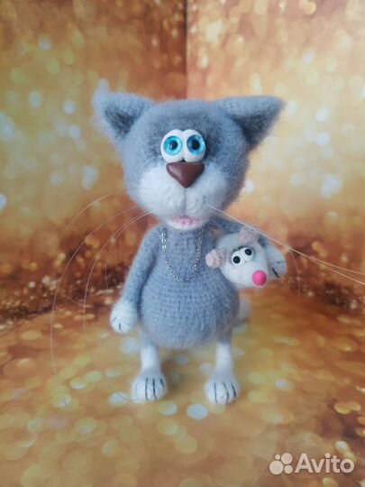 Кот с бубенчиками