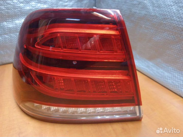 Фонарь задний наружный левый Mercedes-Benz