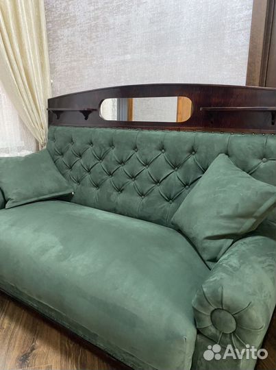 Старинный антикварный диван