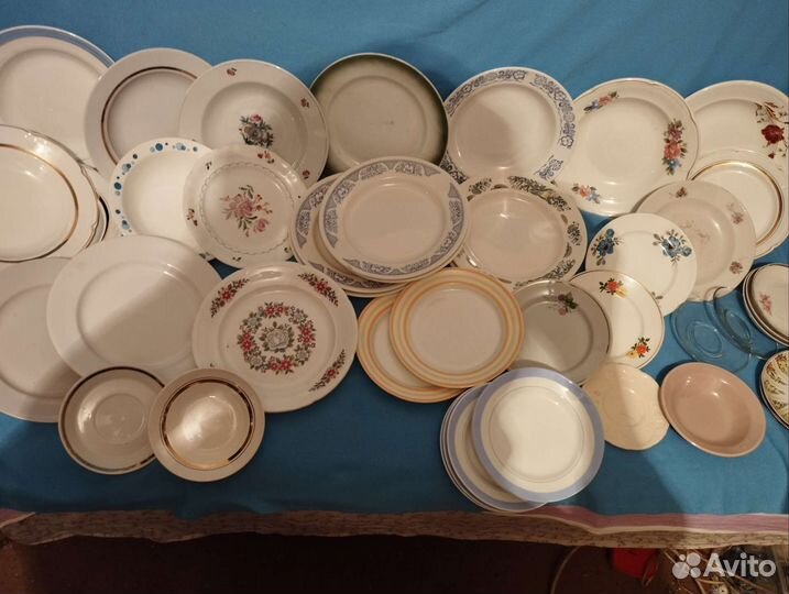 Тарелки и блюдца