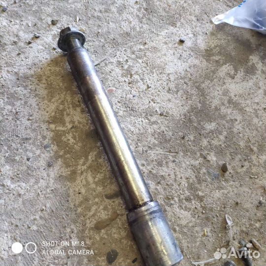 Ось переднего колеса suzuki gsx-r 1000 k6