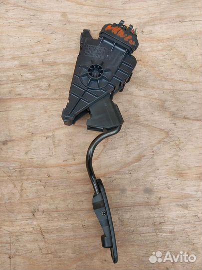 Педаль газа Toyota Prius 2 NHW20 (2003 - 2011)