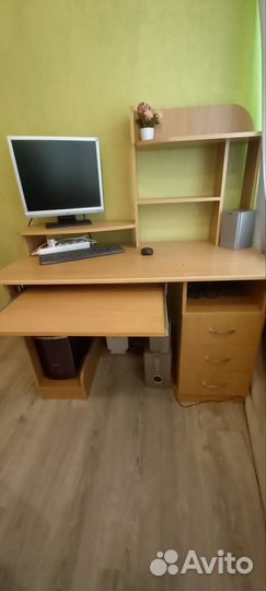 Компьютерный стол