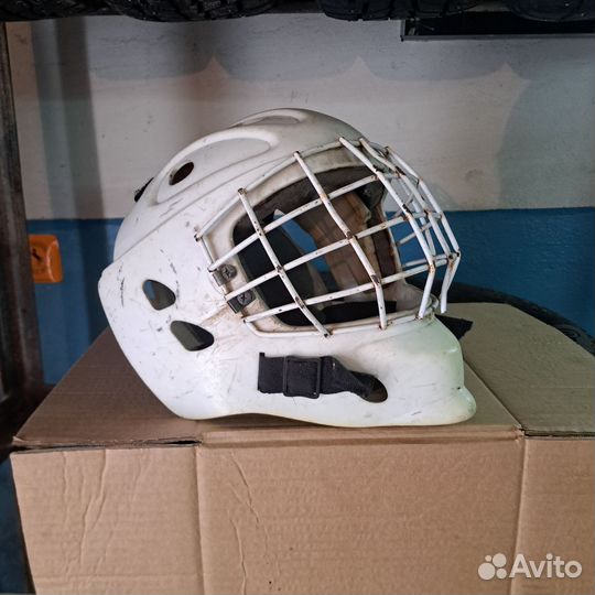 Шлем хоккейного вратаря