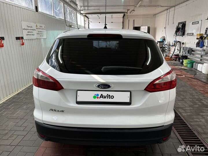 Ford Focus 1.6 МТ, 2013, битый, 160 000 км
