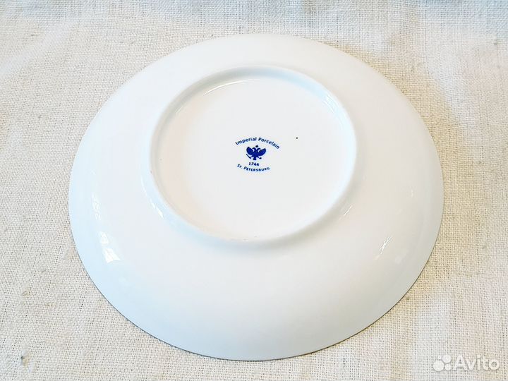 Фарфоровое блюдце 