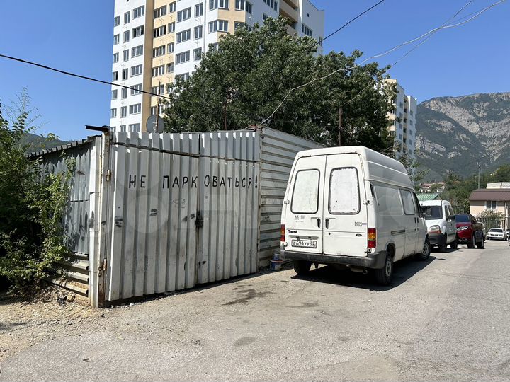 Гараж, > 30 м²