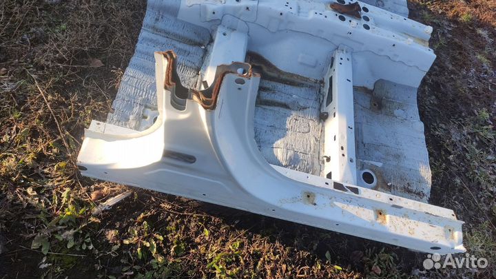 Порог правый Toyota Camry 40