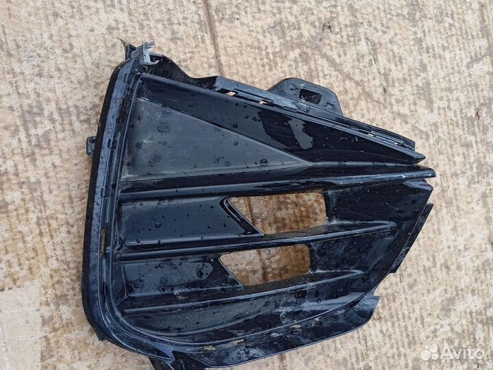 Окантовка противотуманной фары правая Kia K5