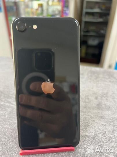 Телефон iPhone se 2020
