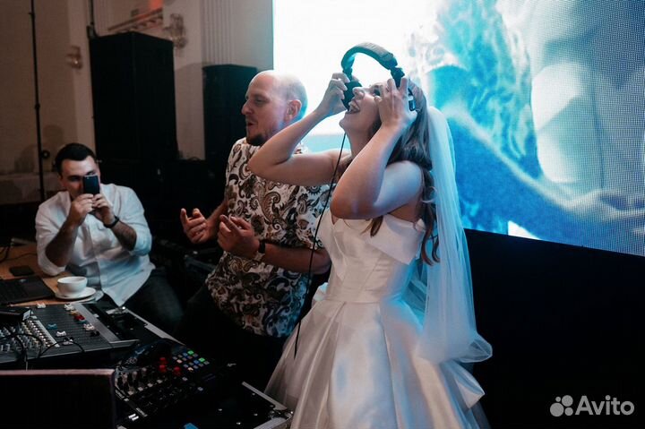 Диджей Ник Адамс