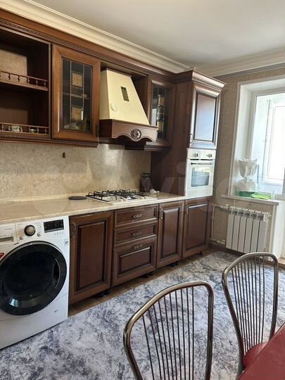 2-к. квартира, 80 м², 4/10 эт.