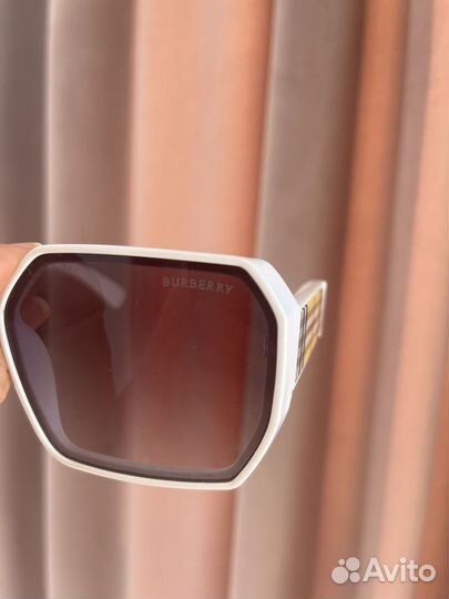 Солнцезащитные очки burberry