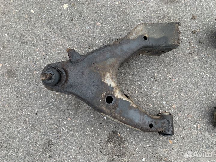 Рычаг передний Toyota Land Cruiser UZJ100