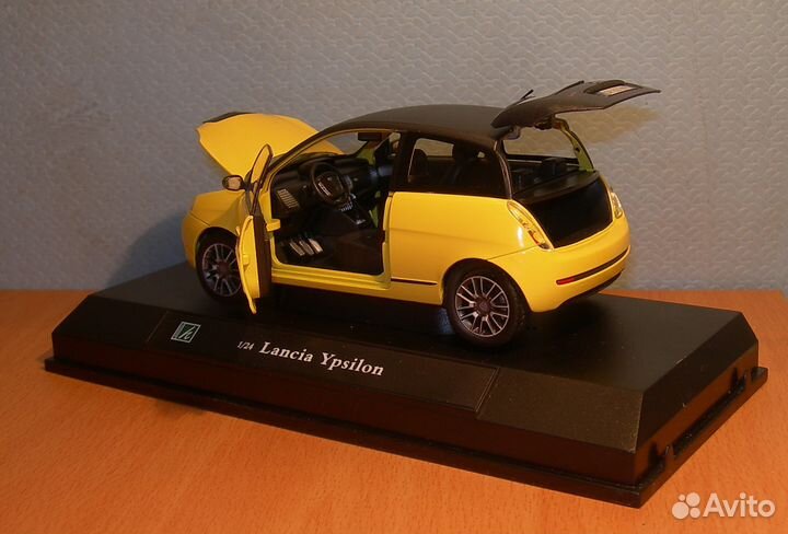 Коллекционная модель машины Lancia Ypsion N67