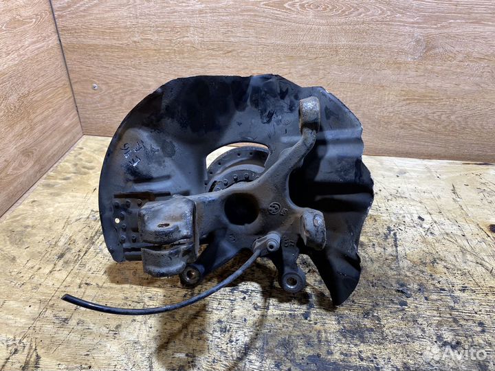 Поворотный кулак передний левый BMW E46