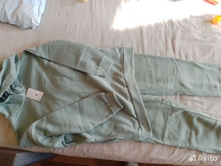 Спортивный костюм женский