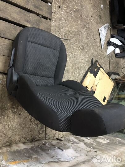 Переднее левое сиденье Volkswagen Polo 6