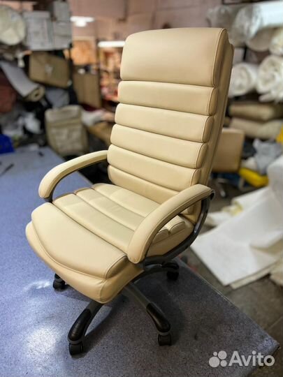 Офисное компьютерное кресло