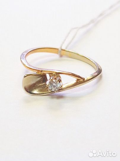 Золотое кольцо с бриллиантом 17р