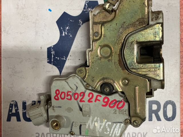 Замок двери передний правый Nissan 805022F900