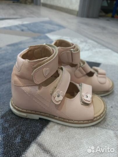 Сандалии для девочки