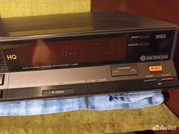 Видеомагнитофон Hitachi