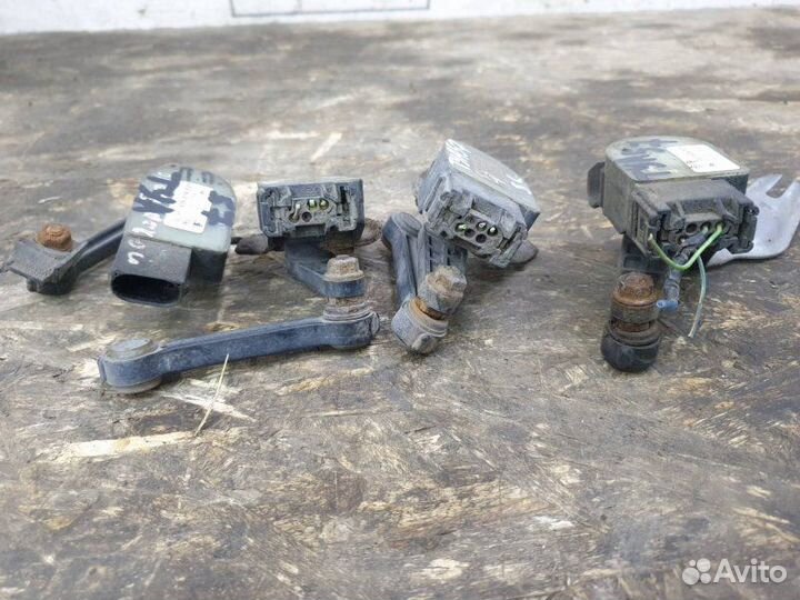 Датчик положения кузова задний Vw Touareg 7L 4.2