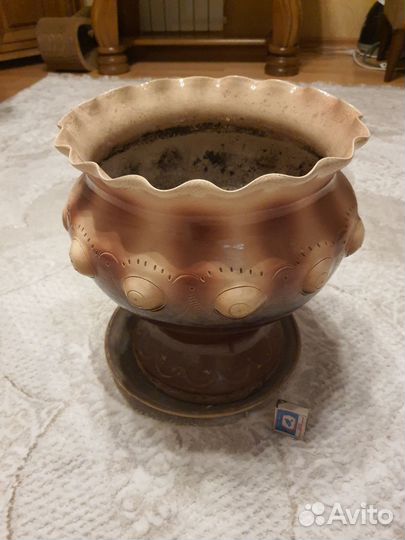 Большой керамический горшок