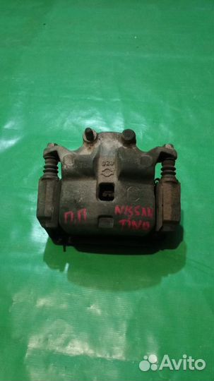 Суппорт тормозной перед правый Nissan Tino 1998-05