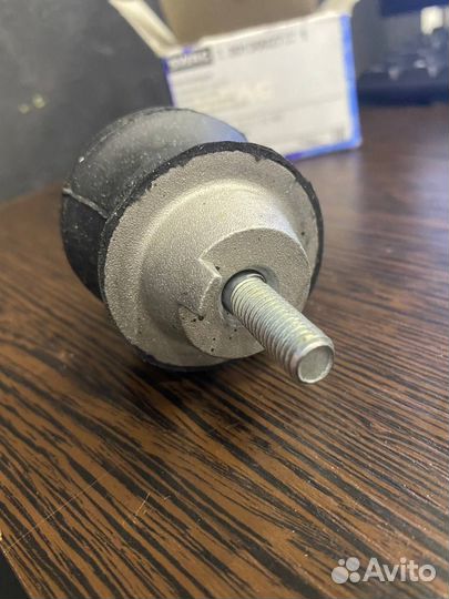 Опора кпп swag 20130027