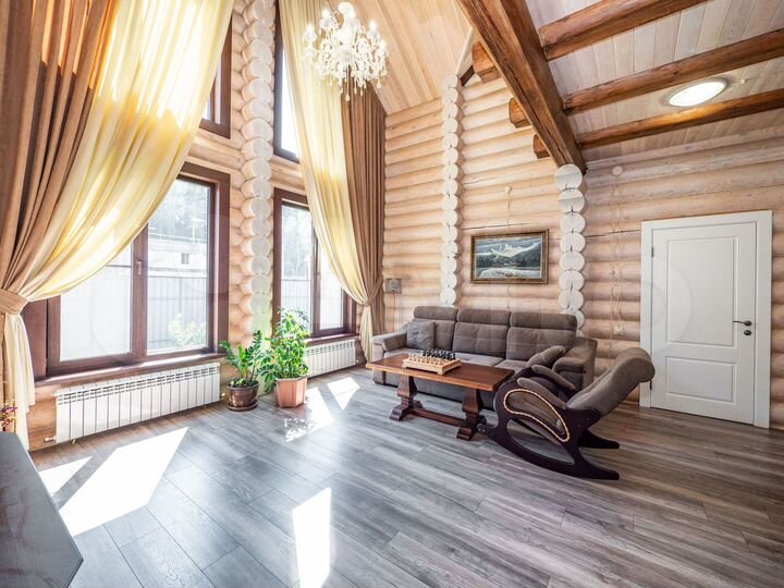 Дом 200 м² на участке 10 сот.