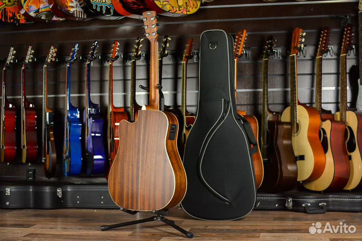 Электроакустическая гитара Cort + аксессуары