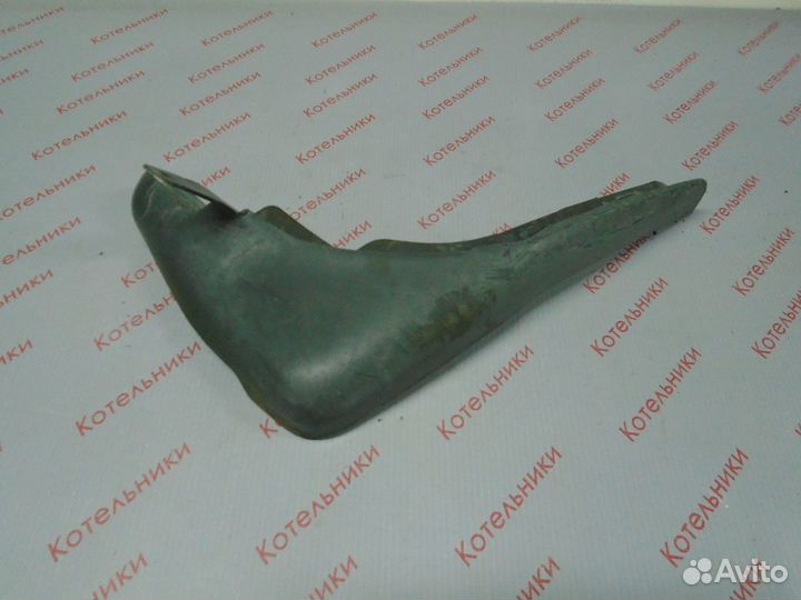 Nissan 63854-8H300 Брызговик перд правый