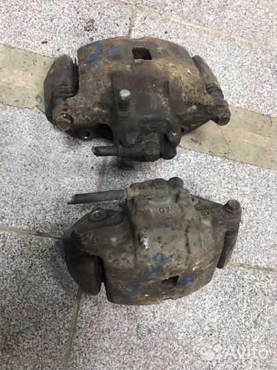 Mitsubishi Lancer 9 Суппорт тормозной передний L