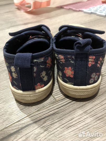 Кроссовки для девочки