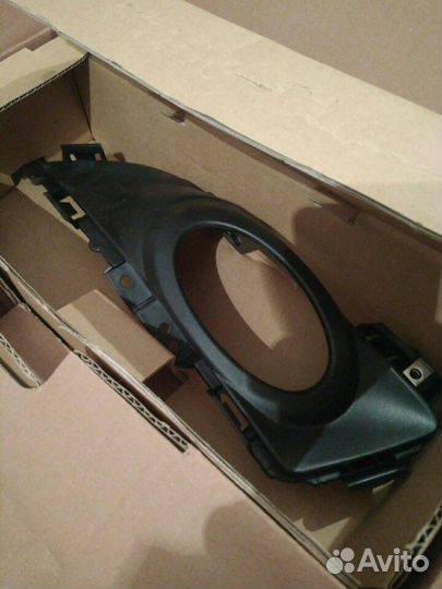 Рамка противотуманной фары лев Mazda 3