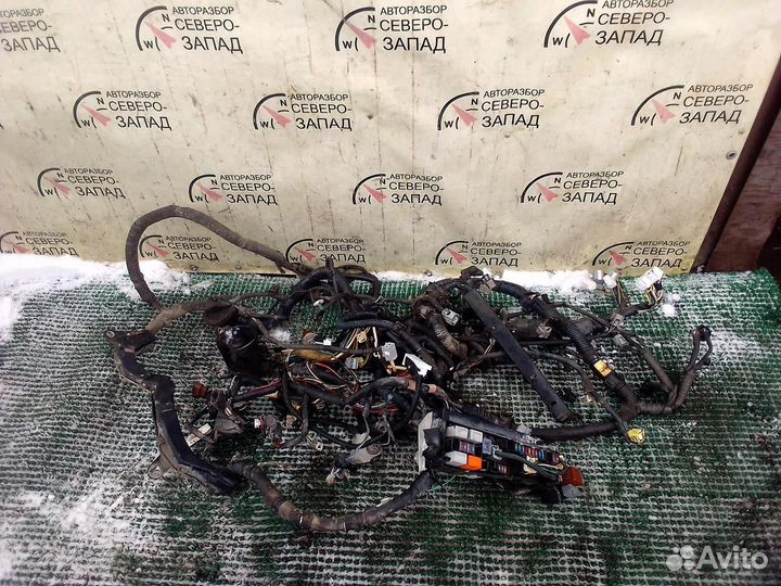 Toyota corolla 120 Блок предохранителей под капото