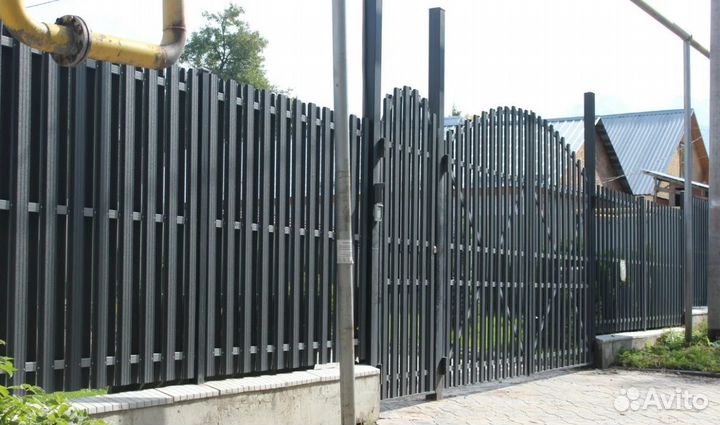 Забор из евроштакетника профессионально качественн