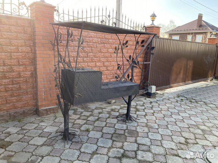 Мангал с крышей