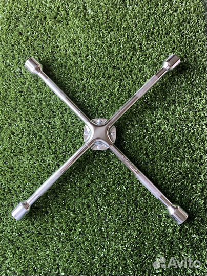 Ключ балонный крестовой новый