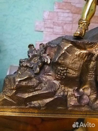 Часы каминные с подсвечниками