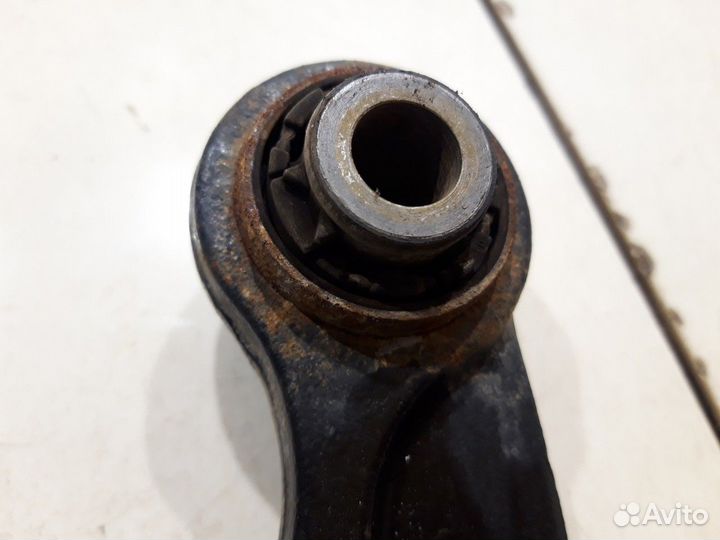 Рычаги подвески (задний, правый, верхний)