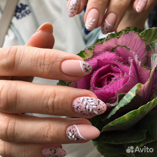 Модель на маникюр