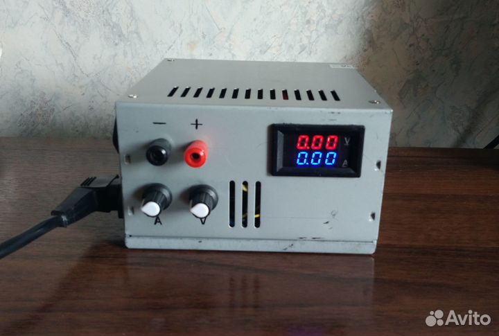 Регулируемый блок питания